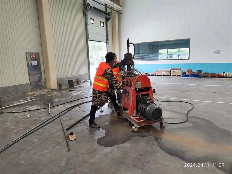 绥棱厂房地面下沉塌陷注浆加固施工